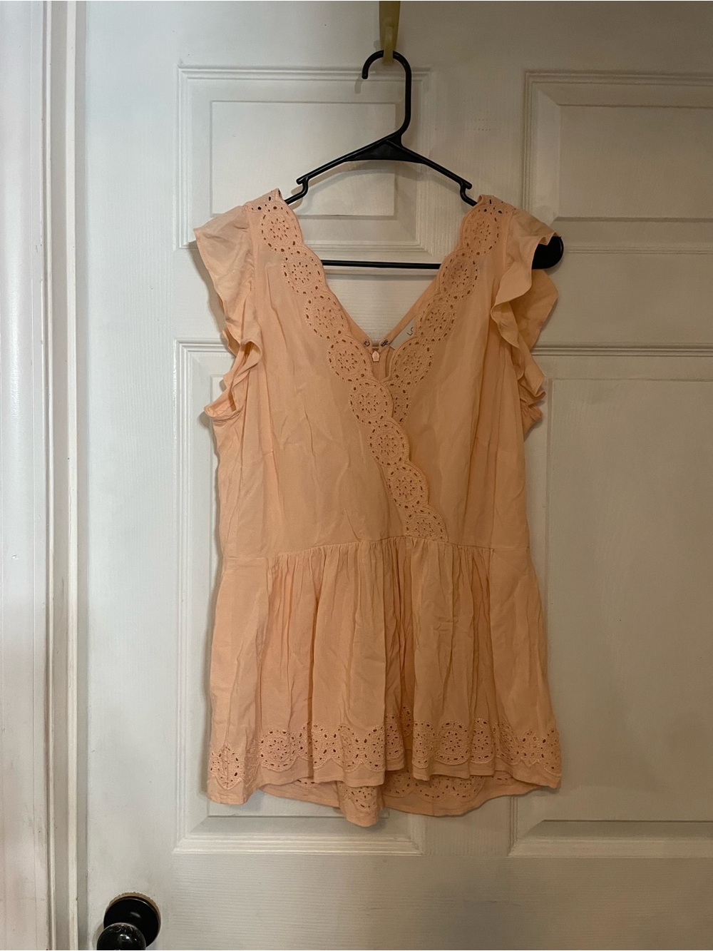 Loft Peach Eyelet Flutter Sleeve Women's Top Size 8